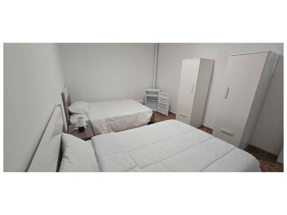 Prédio com 7 Quartos (2 Pisos)