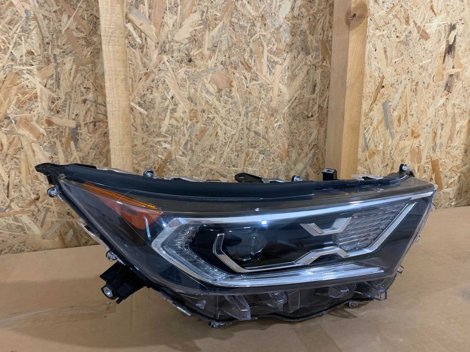 Toyota Rav4 фара правая (hybrid) 2019-2021 81110-0R162