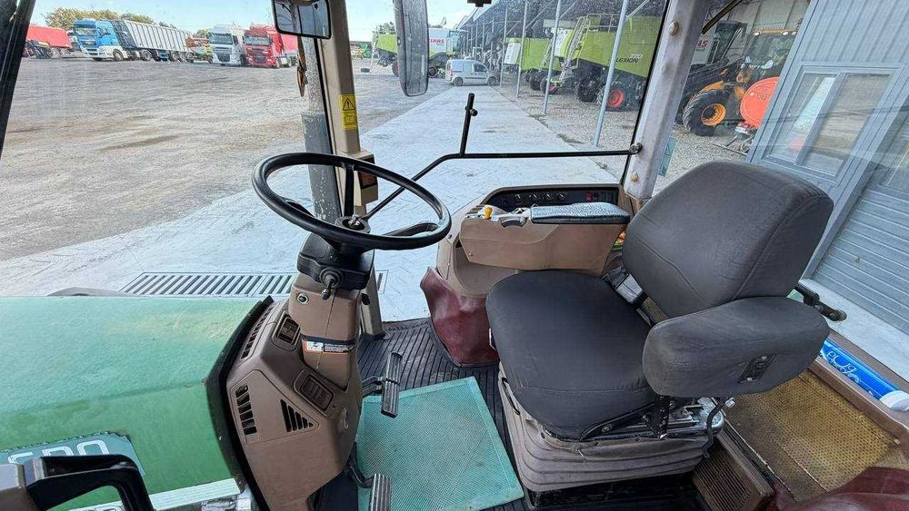 Трактор John Deere 8400