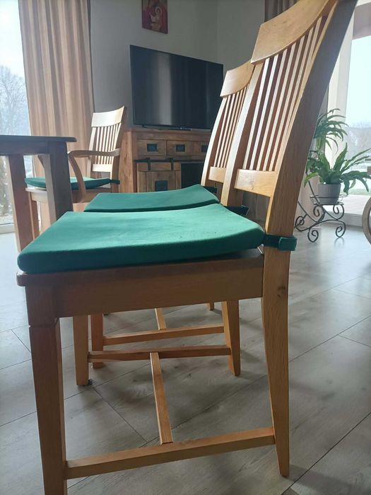 Drewniane krzesła