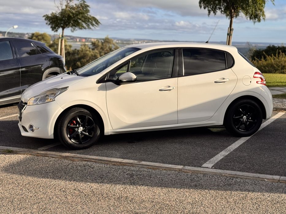 Peugeot 208 Active 1.4 Diesel – Ano 2014