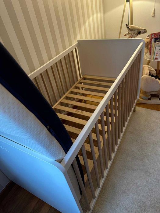 Cama de bebé/convertível + Colchão (NOVOS – nunca usados)