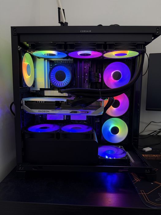 Computador Gamig Ryzen 7 9850x3D x9070XT 32GB DDR5