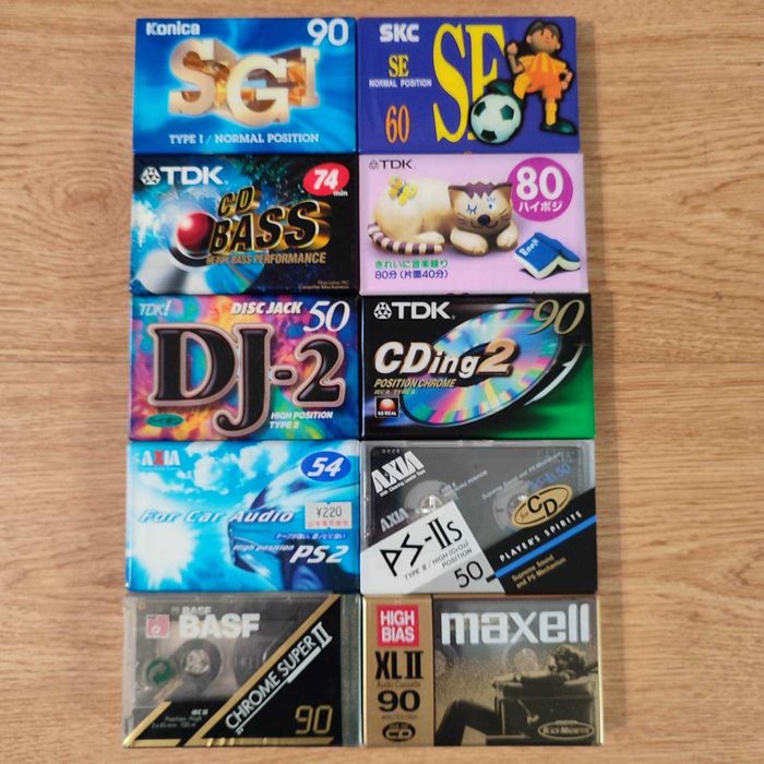 аудиокассеты в упаковке