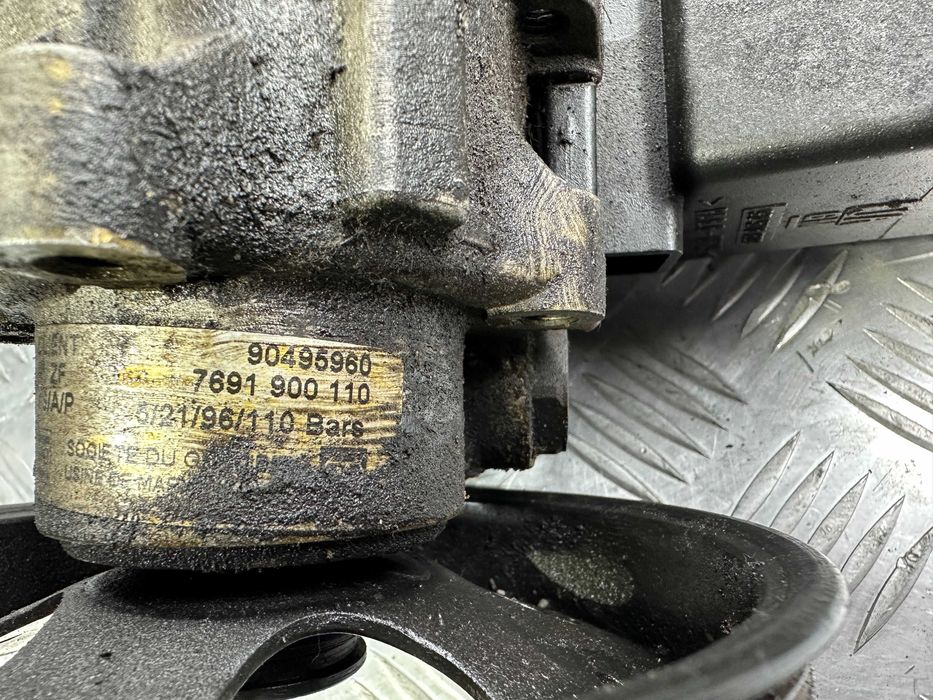 Насос гидроусилителя руля ГУР opel vectra B 1.8  2.0 16v 90495960