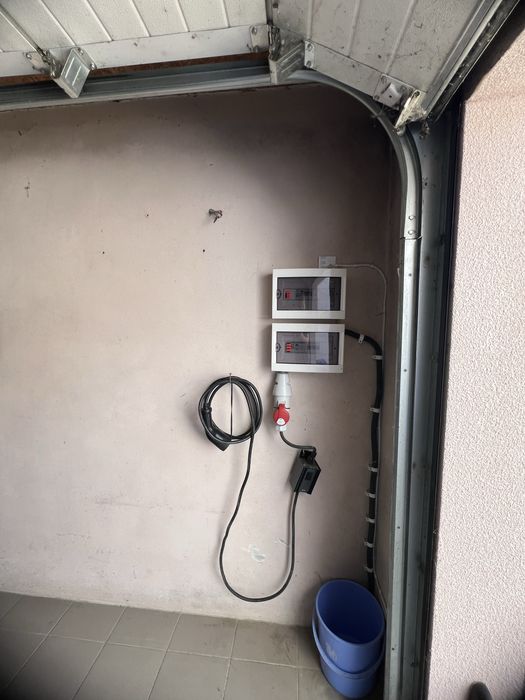 Продається двохповерховий котедж