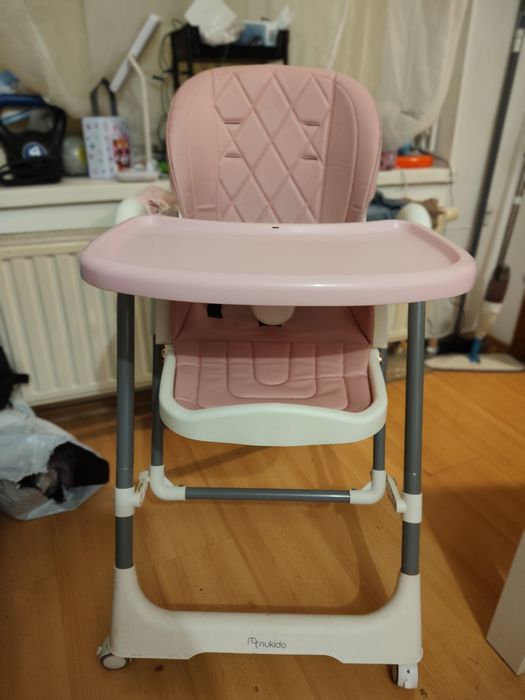 Krzesełko do karmienia z funkcją huśtawki