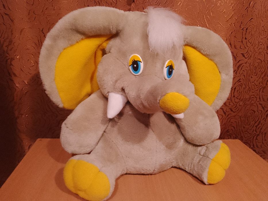 М'яка іграшка: слоненя.