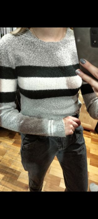 Sweter w paski szary