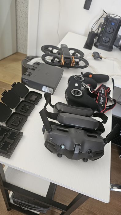 DJI Avata 2 Fly More Combo + Comando FPV 3 + Goggles 3 + Muitos Extras!