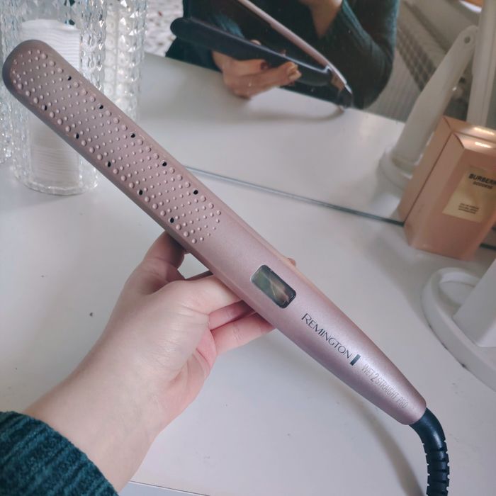 Prostownica do włosów Remington Wet 2 Straight Pro S7970. 
Zgłębiaj te