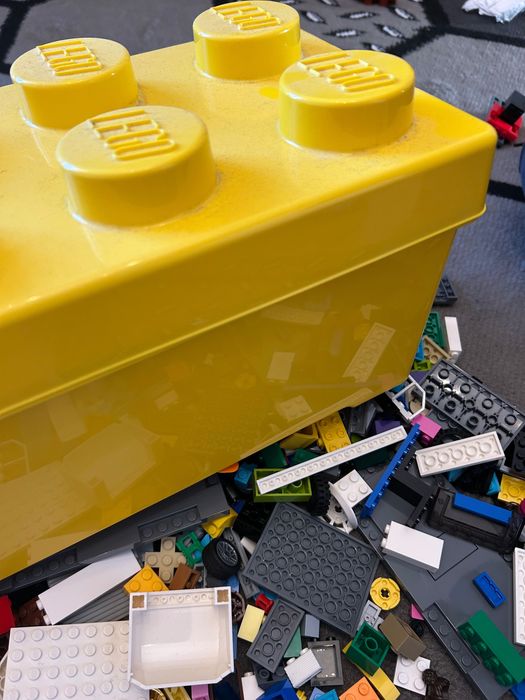 Klocki Lego mix 2 kg plus skrzynia Lego gratis