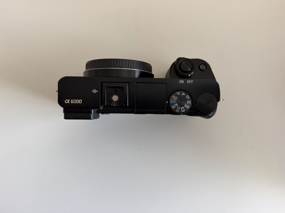 Sony A6000 + lente objetiva 18-135mm OSS