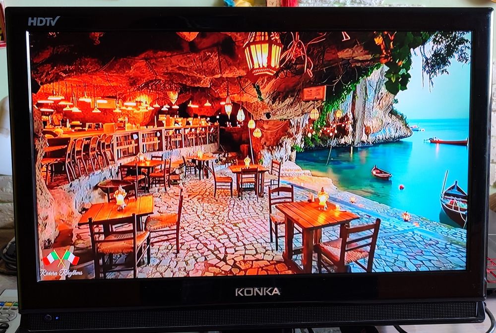 ТВ ЖК 22" hdtv    .