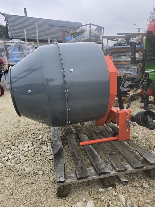 NOWOŚĆ- Betoniarka 140L na WOM do mieszania betonu