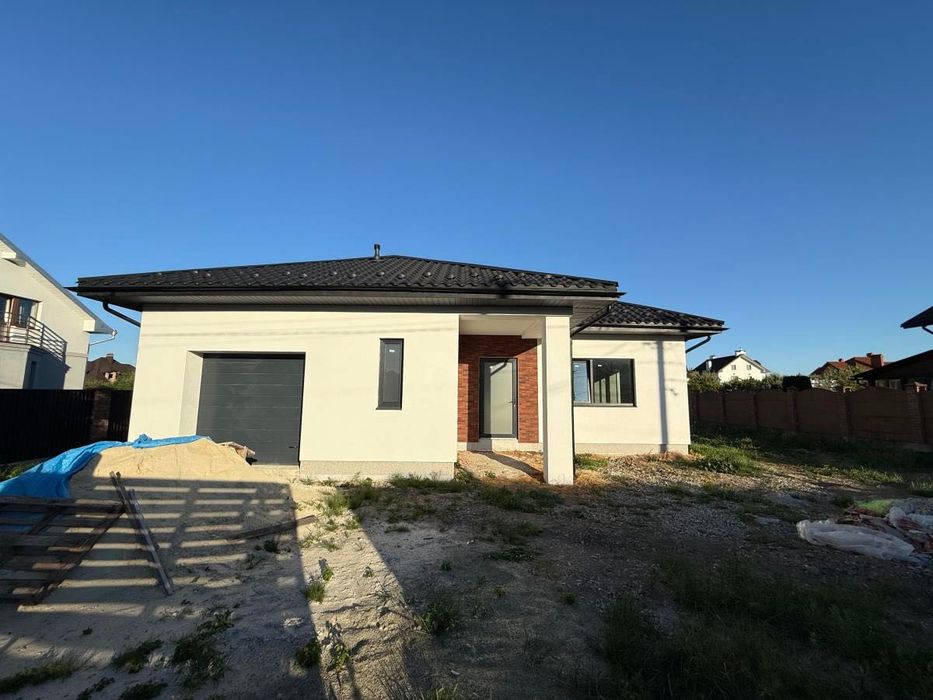 Красивий якісний будинок з великою земельною ділянкою