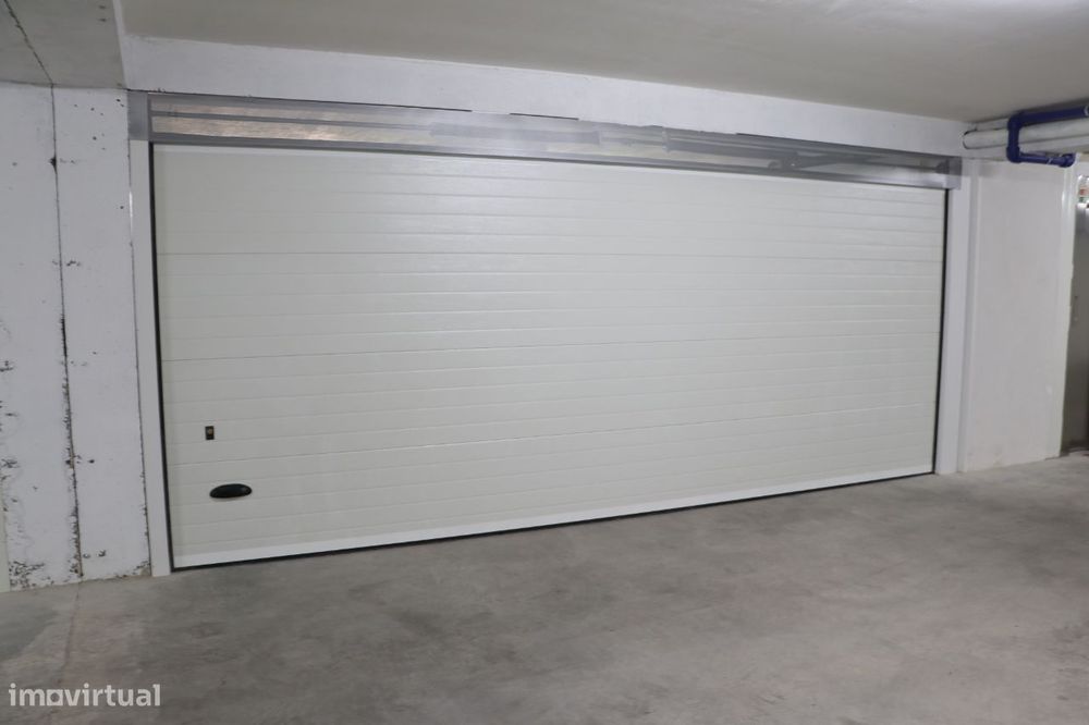 T3 grande com garagem para 2 carros