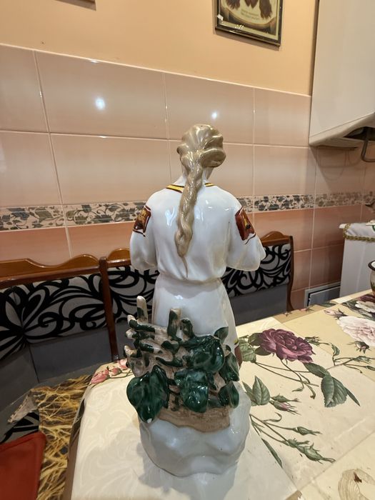 Статуетка фарфор любить не любить