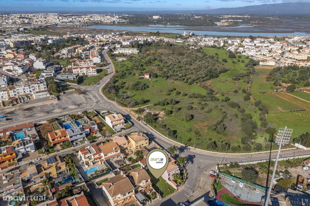 Lote para moradia geminada com piscina, junto a Ferragudo