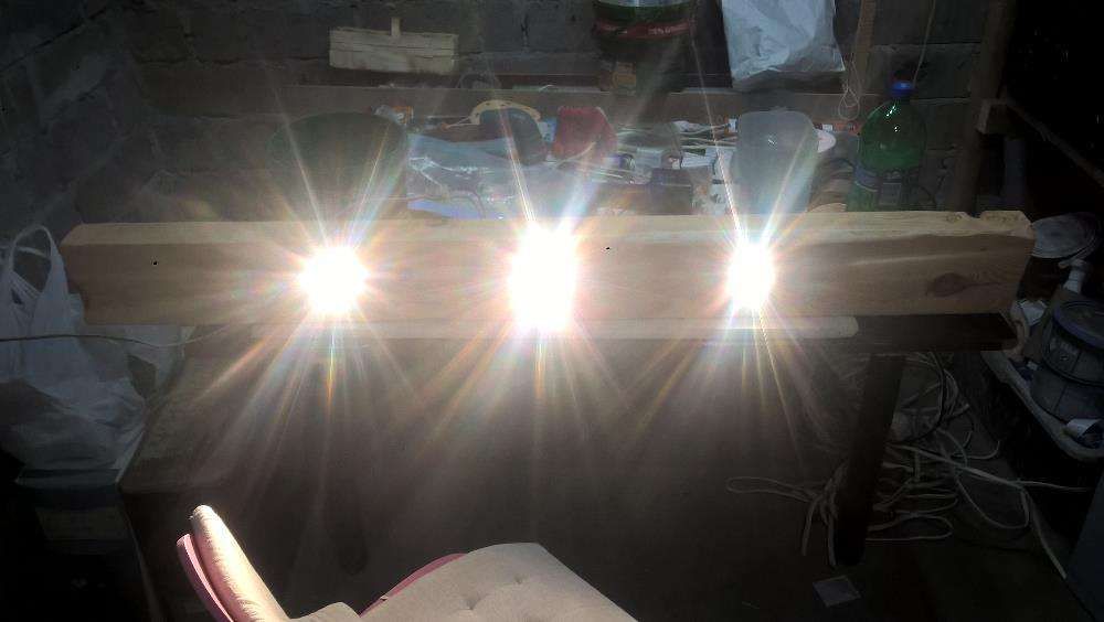LAMPA - Belka drewniana, zamontowane halogeny LED