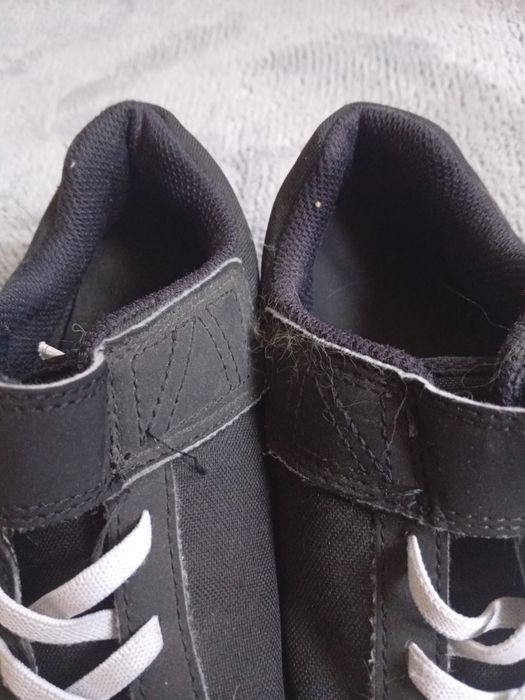 Czarno białe buty sportowe adidasy na rzep Decathlon r..36,  wkładka 23