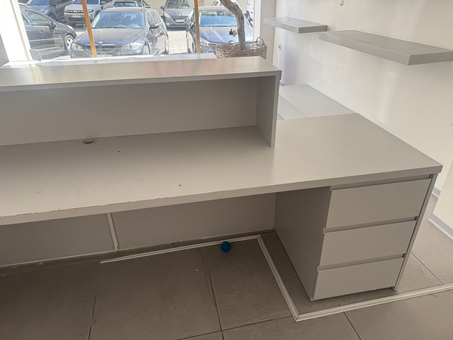 Balcão de Receção Moderno Branco – Excelente Estado