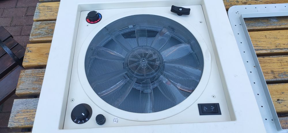 Wentylator , świetlik dachowy Dometic do przyczepy kempingowej lub kampera