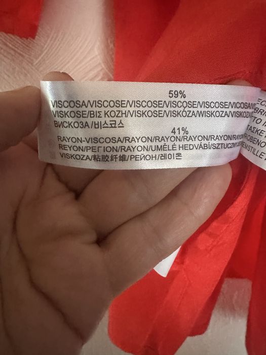 Легкая рубашка Massimo Dutti,ярко красного цвета из вискозы,невесомая