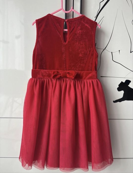 Sukienka rozm 134 czerwona cekiny