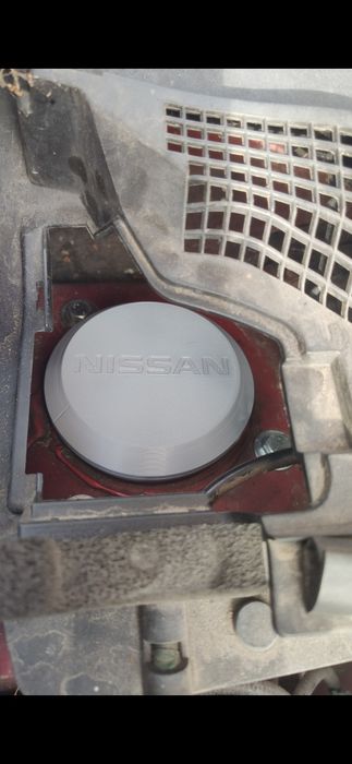 Кришки опор стійок на Nissan Leaf 1 Note 1