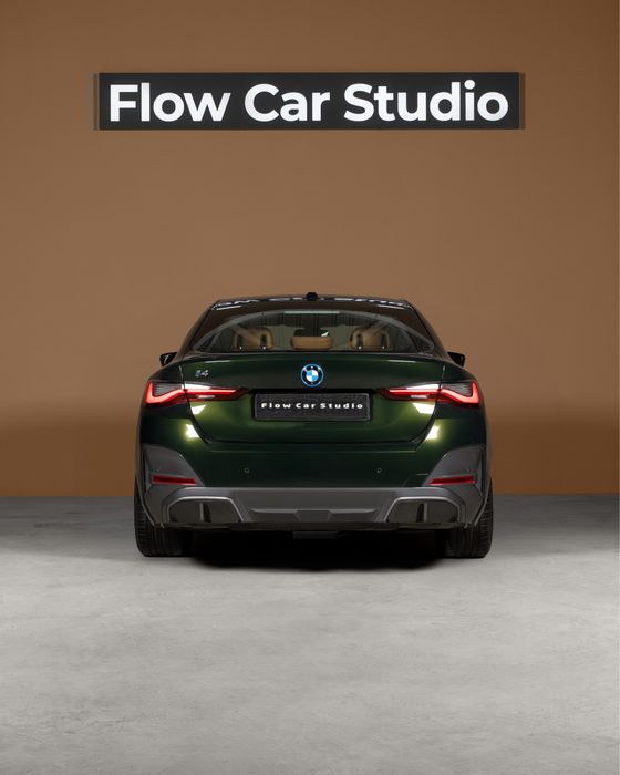 BMW i4 edrive40 Pack M Edição Sanremo Green Metallic + Vernasca Cognac.