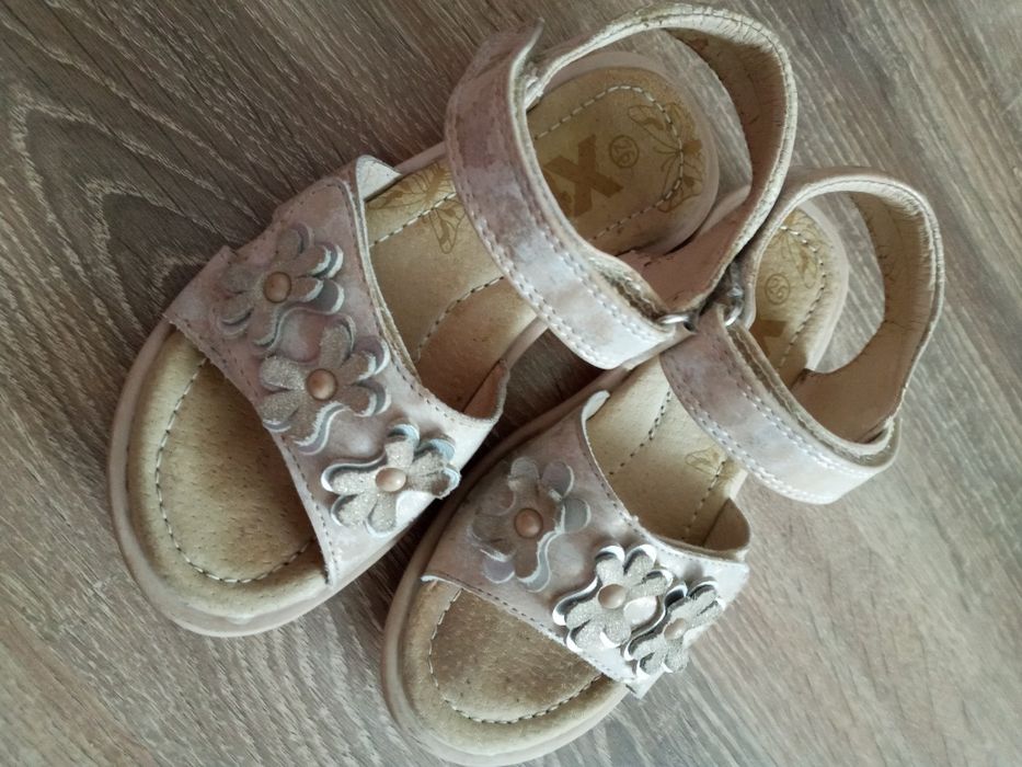 Босоніжки, сандалі. 26 р.