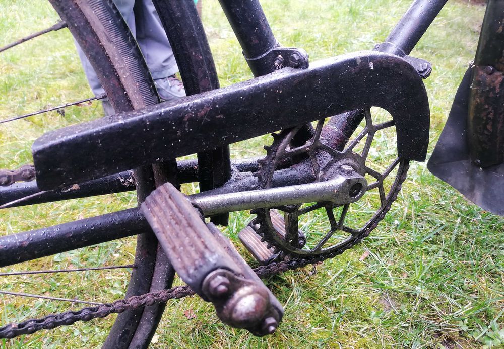 Stary przedwojenny rower na piaście Torpedo