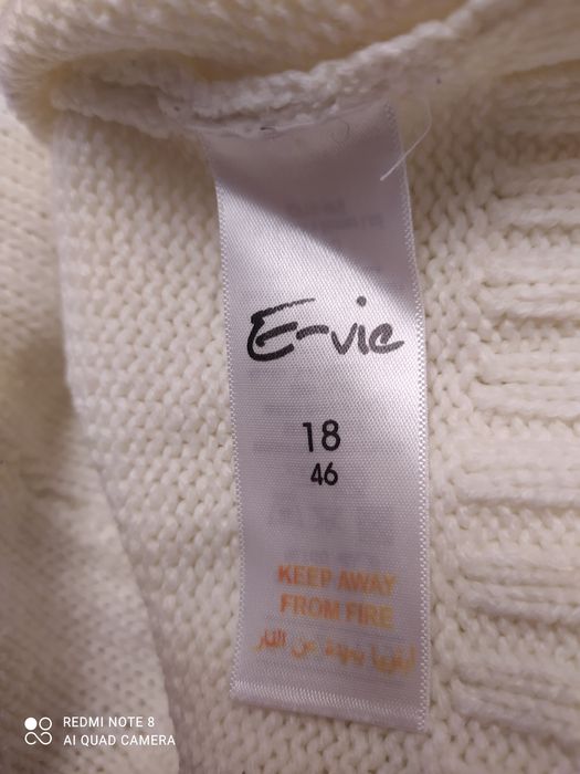 Biały ,długi sweter. Rozmiar 18