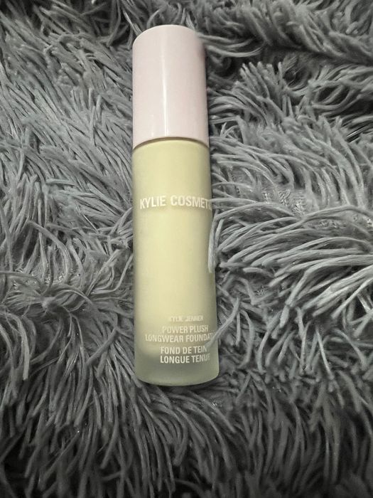 Podkład do makijażu Kylie Jenner