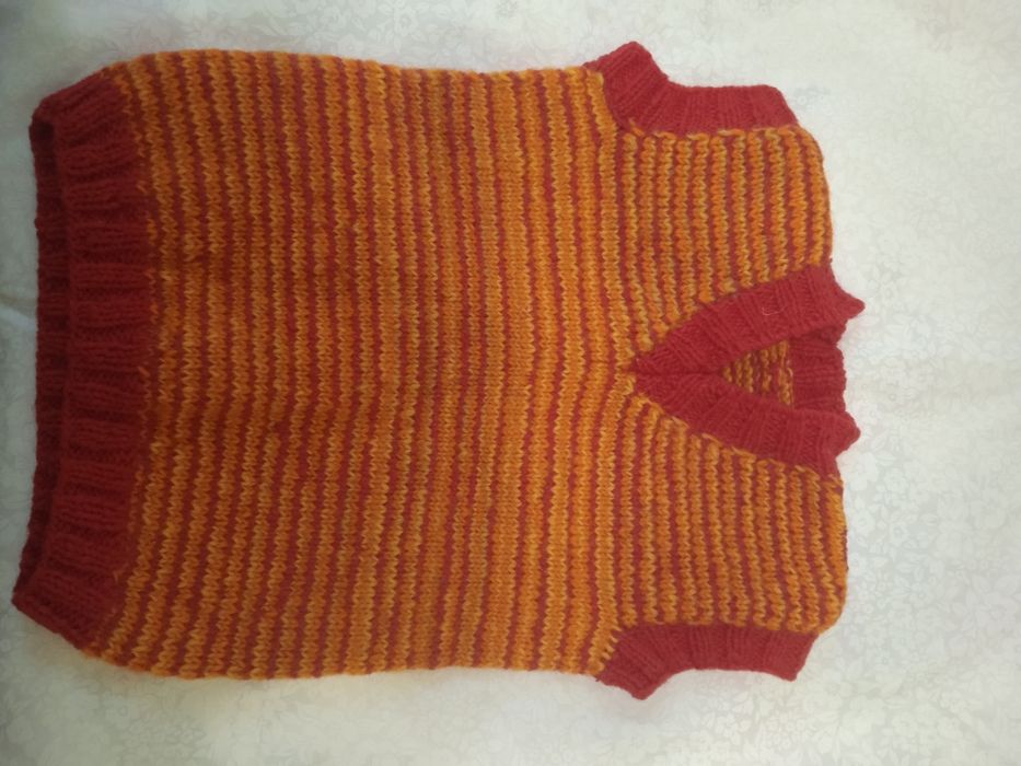 Детская шерстяная желетка