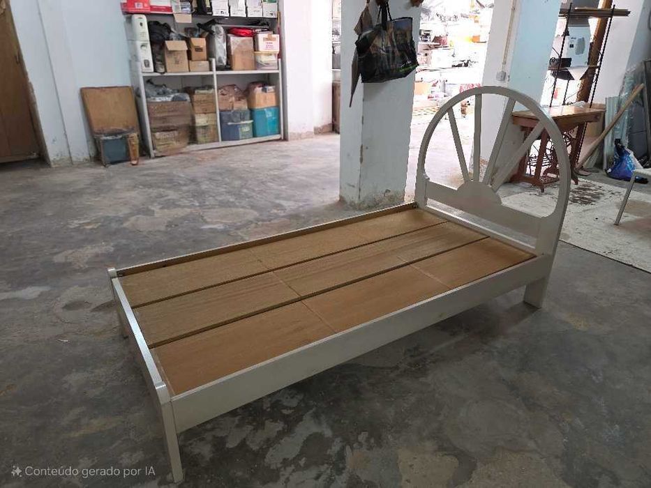 vendo um conjunto de camas e mesas cabeceiras