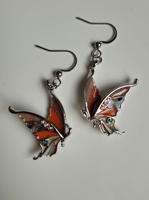 Romantyczne kobiece eleganckie kolczyki  kolorowy motyl butterfly
