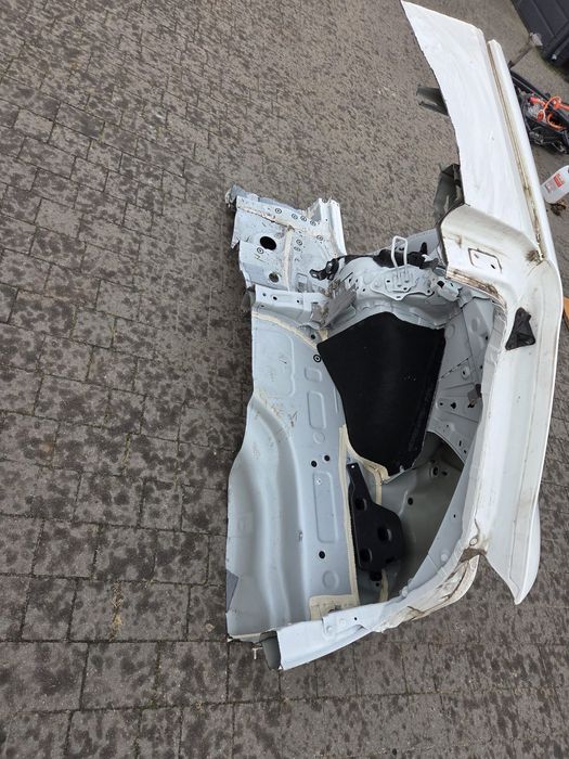 Prawa ćwiartka błotnik Toyota Corolla E21 kombi kolor 040