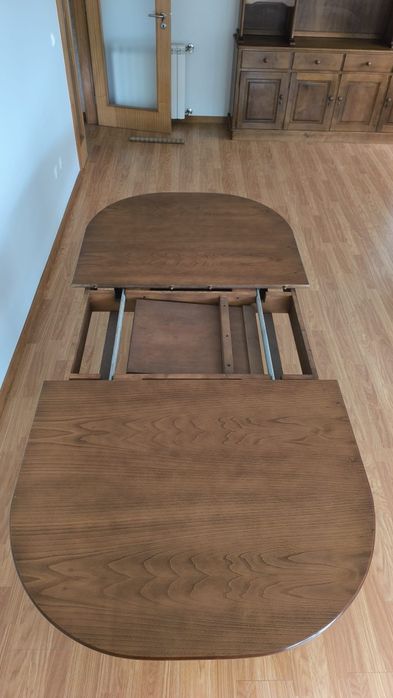 Mobília + mesa de jantar e cadeiras