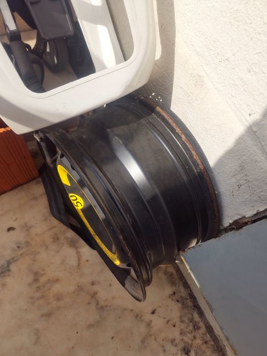 Troco jante de 5 furos por 1 de 4 furos.