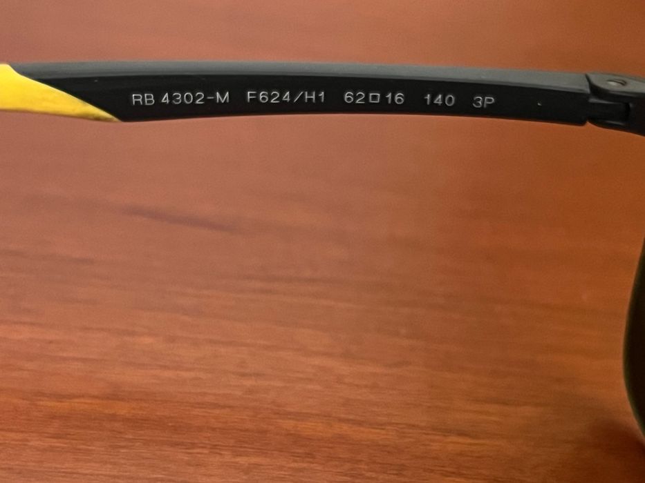 Óculos Ray ban edição ferrari