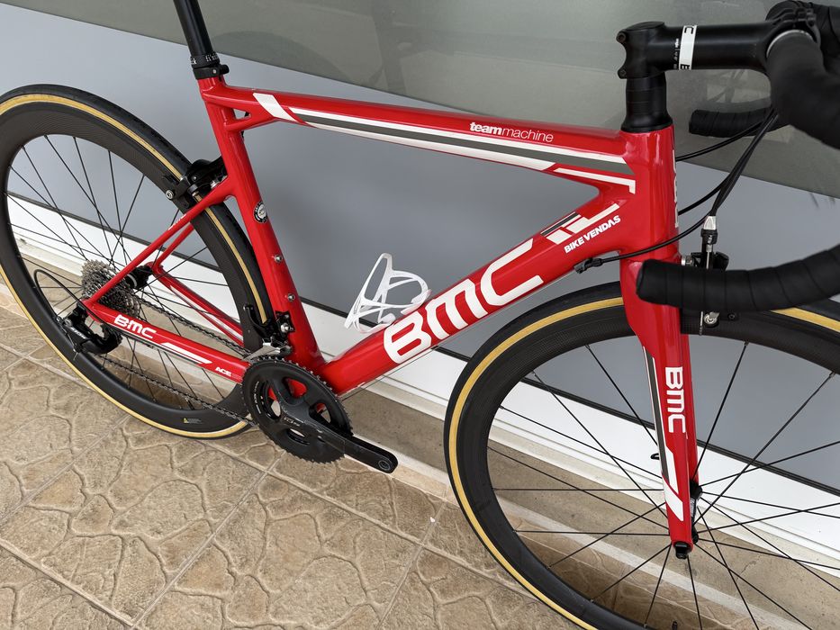 Bicicleta de estrada BMC - rodas em carbono