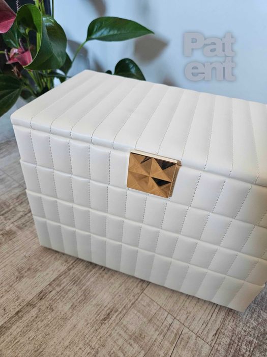 Duża biała pikowana szkatułka na biżuterię 4 poziomy z lusterkiem