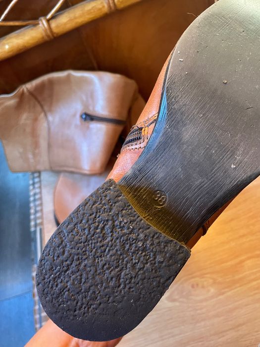 Bota em pele até ao joelho. Tam 38