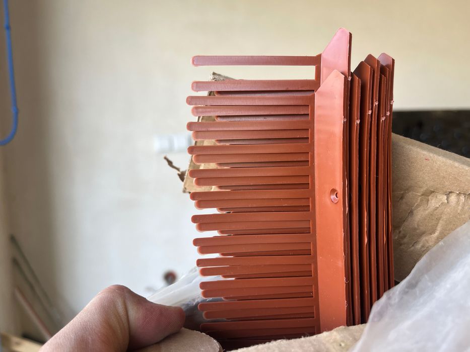 Grzebień okapowy tzw. "wróblówka"