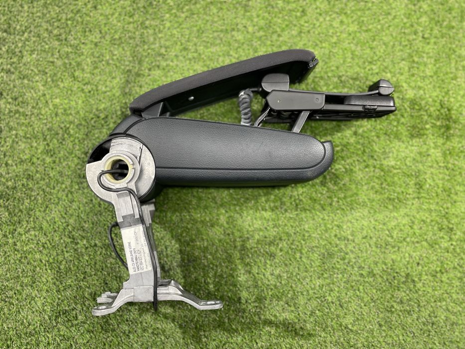 Підлокітник Audi A6C5 під телефон 4BO864245