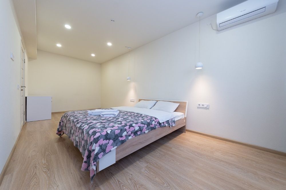 Здам подобово двокімнатну -Ваш особистий куточок комфорту, біля метро.