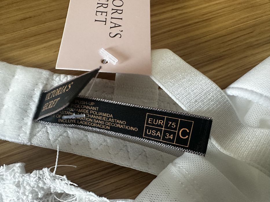 Victoria’s Secret C75 komplet bielizny stanik + stringi