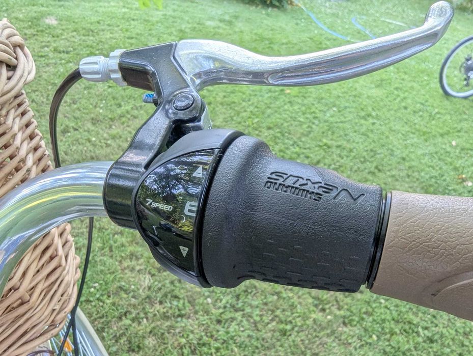 Rower miejski Romet Moderne 7 damski z koszem biały